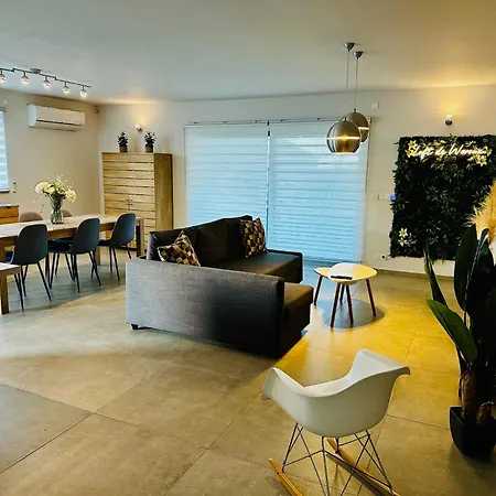 Loft De Waroux Apartment