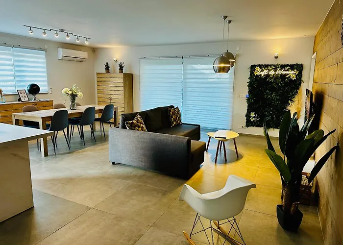 Loft De Waroux 公寓